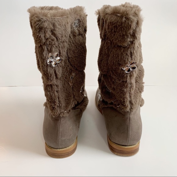 Joan Boyce Faux Fur Boot, Quilted, Jeweled, Pull on, Gray, Size 7.5 - Picture 3 of 7